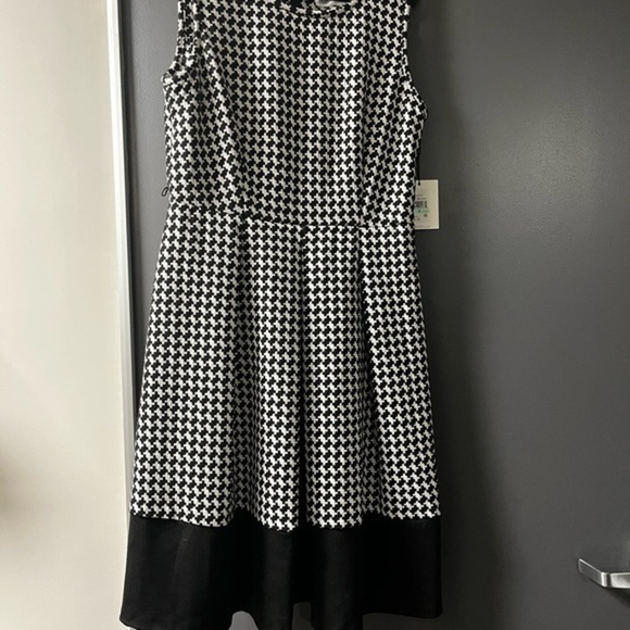 Calvin klein NWT black & white dress shell 87% polyester 20% rayon 3% spandex P - Picture 1 of 7